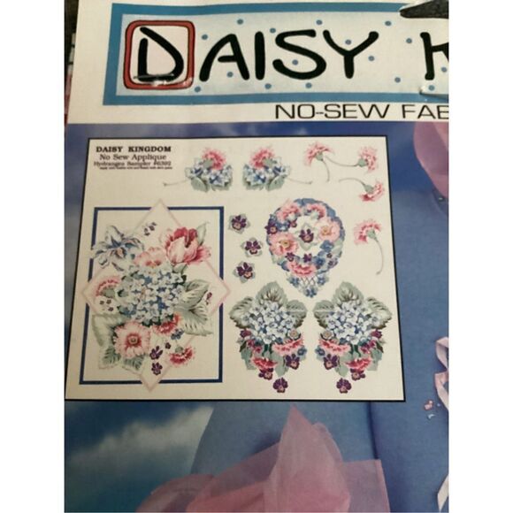 COPY - Vintage Daisy Kingdom Hydrangea Sampler #6392 No Sew Fabric Appliqué - Picture 3 of 6